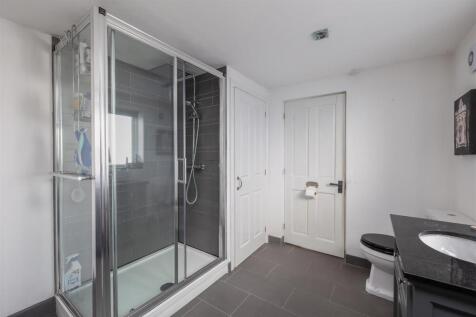 Park Street 28 Shower Room-2.jpg