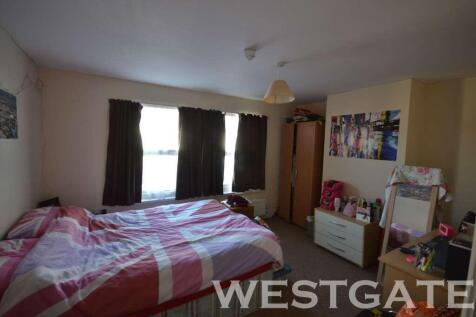 St Edwards Road, Uni Area photo 4