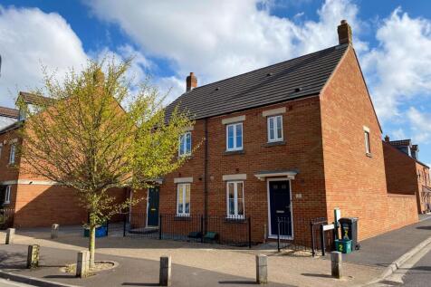 3 bed semi-detached house to rent Carousel Lane, 