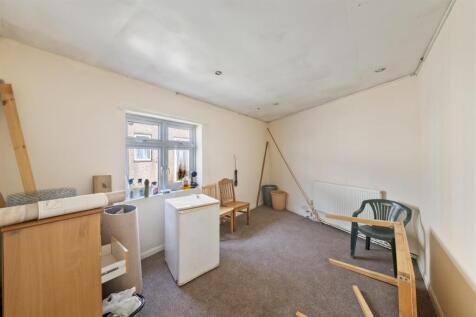 Garden Annex 2 bed ground floor flat 27.1