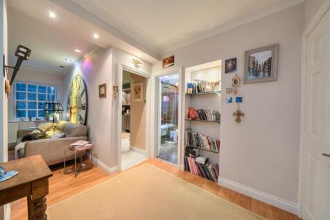 EweMove Harrogate Hallway