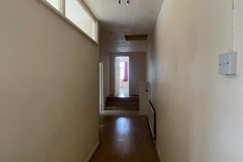Lodge Lane, Grays photo 3