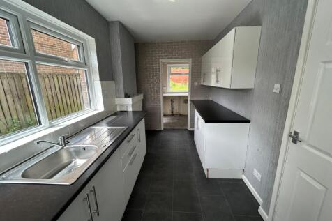 Knowles View, Bradford, West Yorkshire, BD4 photo 4