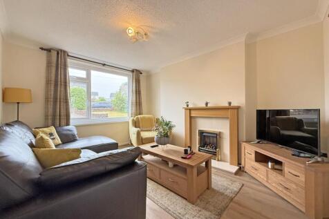 Treloweth Close 14 - Living Room.jpg