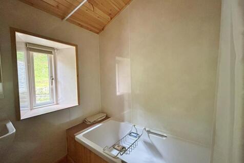 One, The Lodge, Bathroom