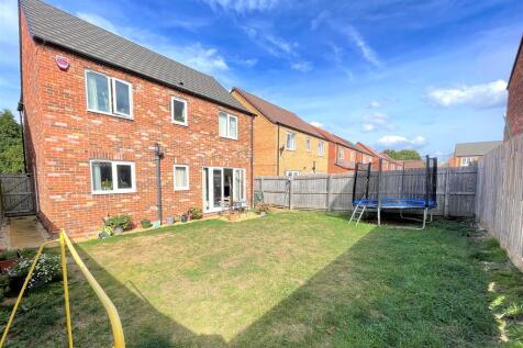 Elm Drive, Leeds, West Yorkshire photo 3
