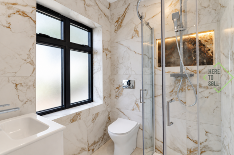 High Road, CM16- bathroom