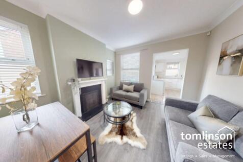 4-bed detached on Dunlop Avenue, Lenton, NG7 2BW, £2,513/mo