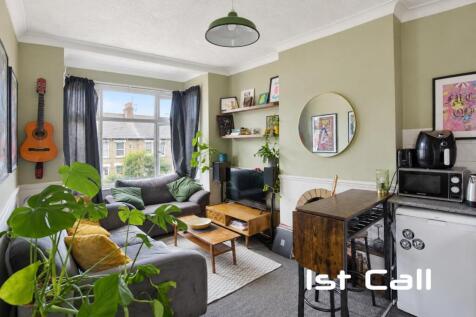 Lounge/ Kitchen