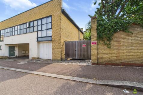 Electric Gates and Garage James Hillier Ewemove Be