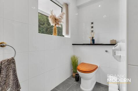 Bedroom Three En-Suite