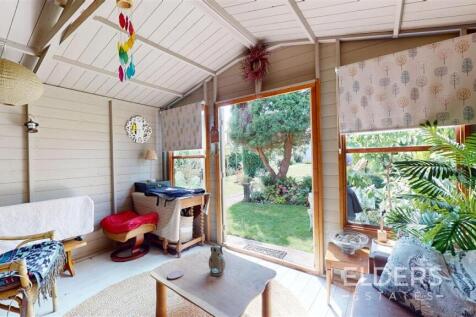 FRONT GARDEN/PARKING