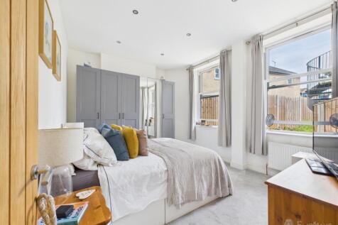 Principal Bedroom- Mark Stephens EweMove Newmarket