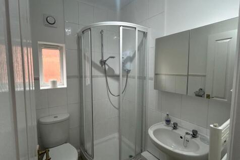 Junction Road, , Andover photo 3