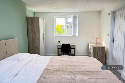 1-bed house on Durnsford Road, London, SW19, £1,450/mo