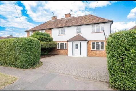 Well-presented semi-detached house with a wide ...
