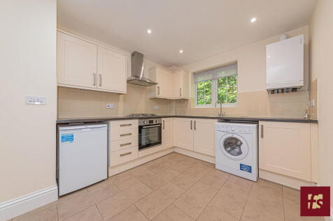 20 Kings Road, Crowthorne, Berkshire, RG45 7AE photo 3