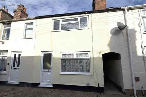 FRESHLY DECORATED 2 BED TERRACE FOR SALE