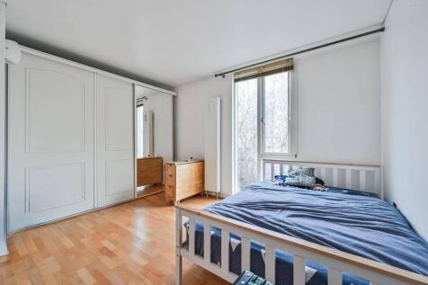 2 bed, 2 bath Flat in london - Photo 5