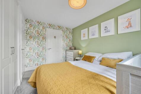 Bedroom Two towards en-suite.jpg