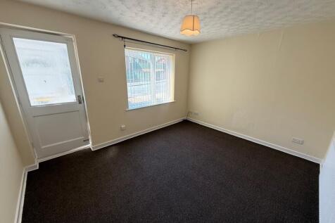 The Fairway, Featherstone, Pontefract, West Yorkshire, WF7 photo 4