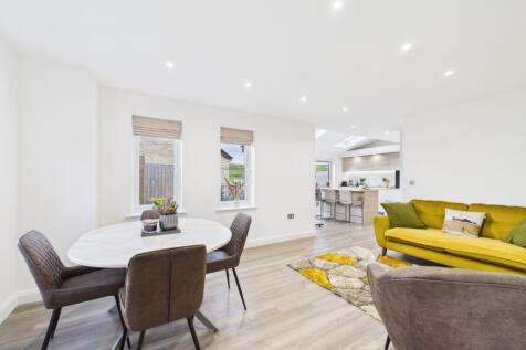 CAM02093G0-PR0051-STILL021