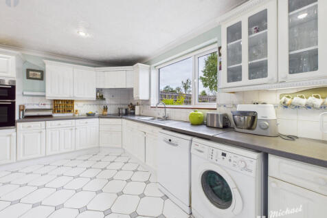 CAM03852G0-PR0396-STILL005