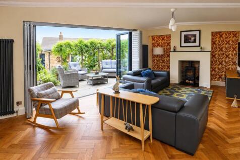 Lounge Photo.jpg