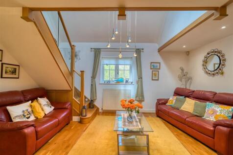 Entrance Hall/Dining Room