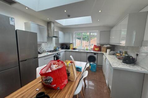 Harlaxton Drive, Nottingham, Nottinghamshire, NG7 photo 3
