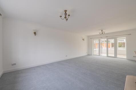 Crosshall Road, Eaton Ford, St. Neots, Cambridgeshire, PE19 7GE photo 3