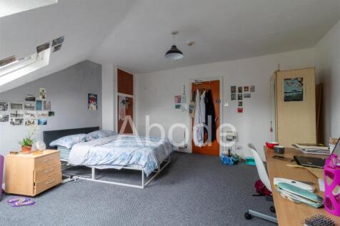 The Crescent, Hyde Park, Leeds photo 5