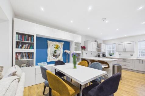 Dining &amp; Kitchen Area