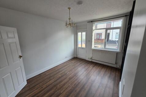 Clifton Road, Nuneaton, Warwickshire, CV10 photo 3