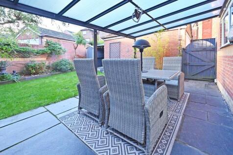 REAR GARDEN COVERED PATIO AREA