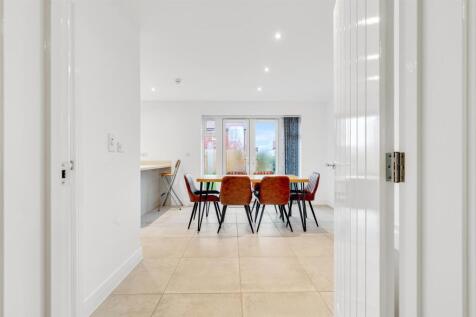Abbotts Drive, Oadby, Leicester, LE2 photo 3