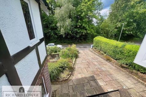 Driveway/Front Garden