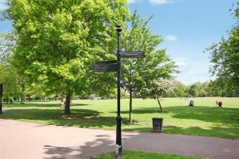 Five minutes of Queens Park parklands