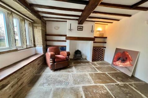 48 Wakefield Rd snug.jpg