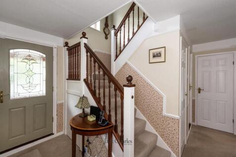 125 Higham Lane, TN10 4BX 003.jpg