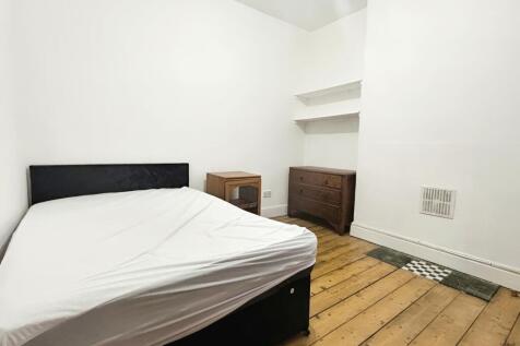 35f6b0a2-Bedroom