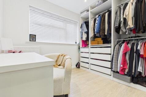 CAM03729G0-PR0159-STILL001