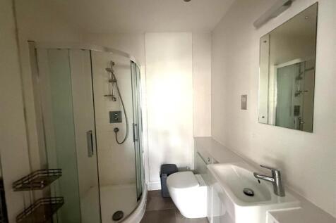 Bathroom 3.jpeg