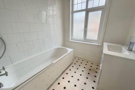 CHATSWORTH ROAD, CHARMINSTER photo 5