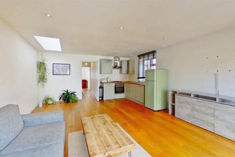 Durnsford-Road-Wimbledon-SW19-08312022_160449.jpg