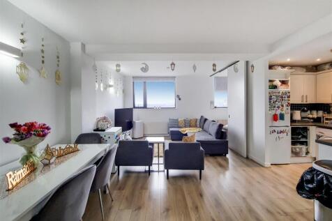 Open Plan Lounge/Kitchen: