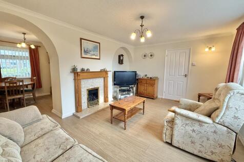 Spacious Sitting Room