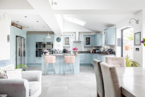 Kingsbury Villa, Station Road-1.jpg