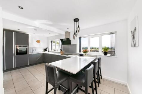 OPEN-PLAN DINING KITCHEN - KITCHEN