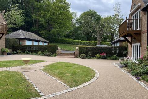 6 View to garages.JPG